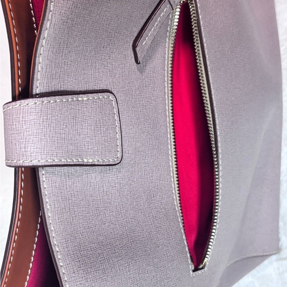 Dooney & Bourke Pink Shoulder Bag with Classic Elegance 🦢🤍 - Picture 3 of 14